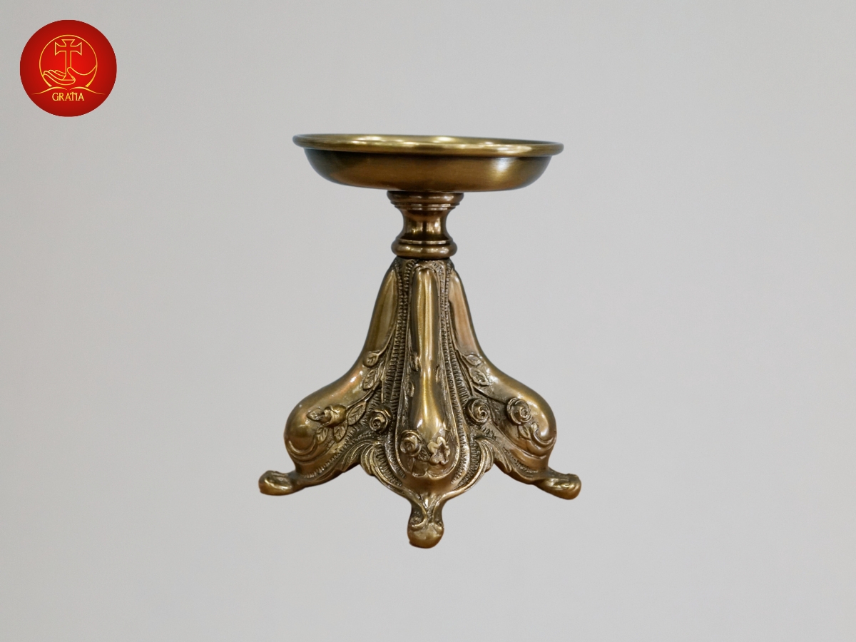 chân nến bàn thờ Công giáo