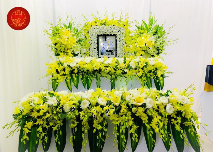 Hoa bàn thờ đám tang – gửi trọn lòng thành kính