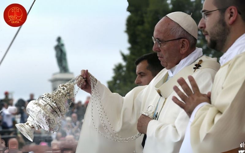 Lư xông trầm nhỏ: Tạo không khí linh thiêng cho nghi lễ phụng vụ