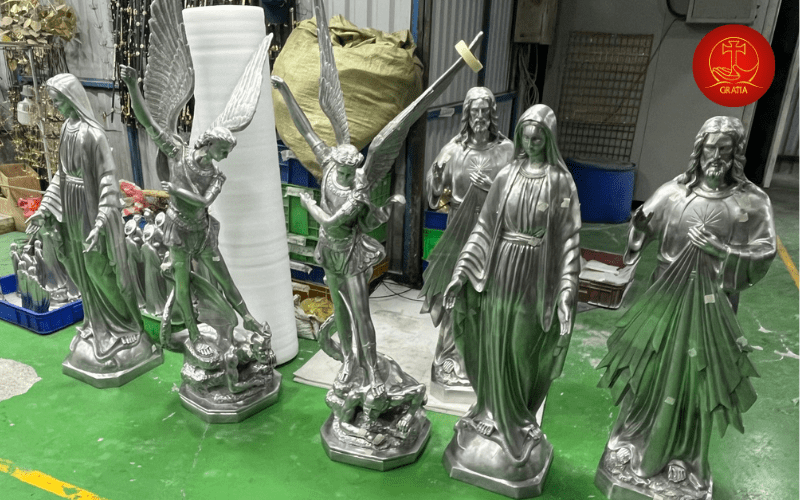 Tượng Micae ngoài trời