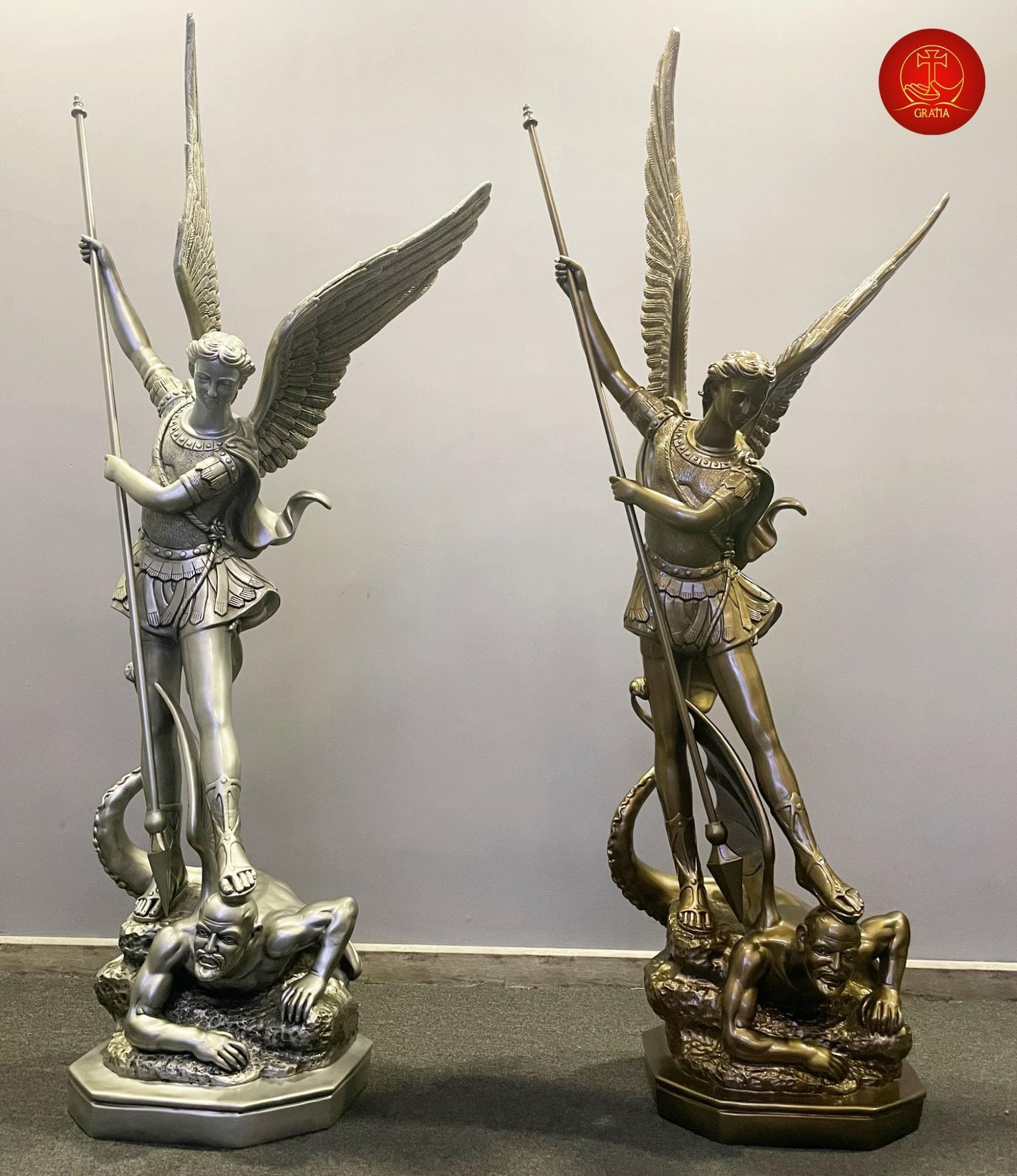 Tượng Micae ngoài trời