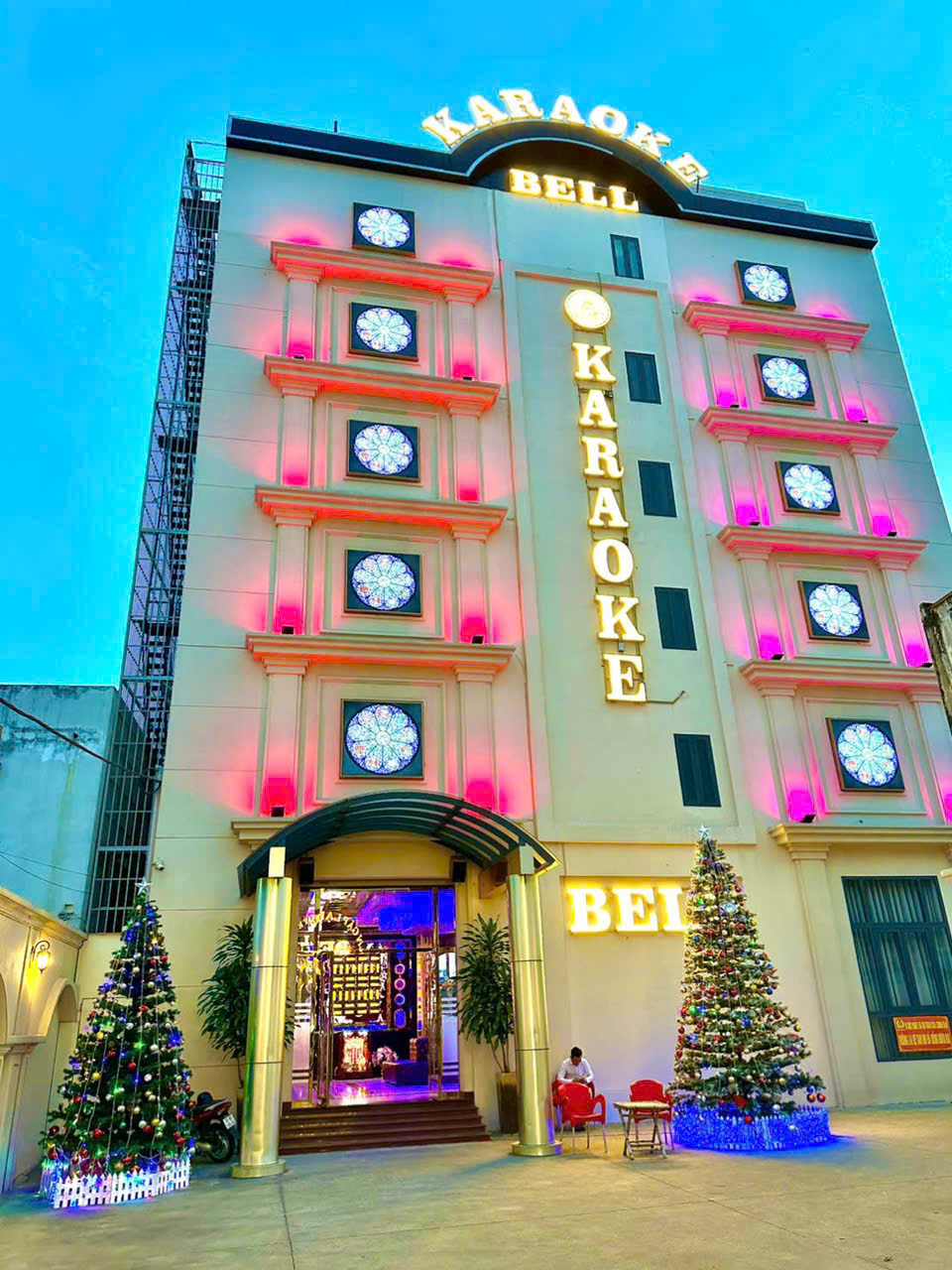 Karaoke Golden Bell - 750 Nguyễn Văn Quá, Quận 12