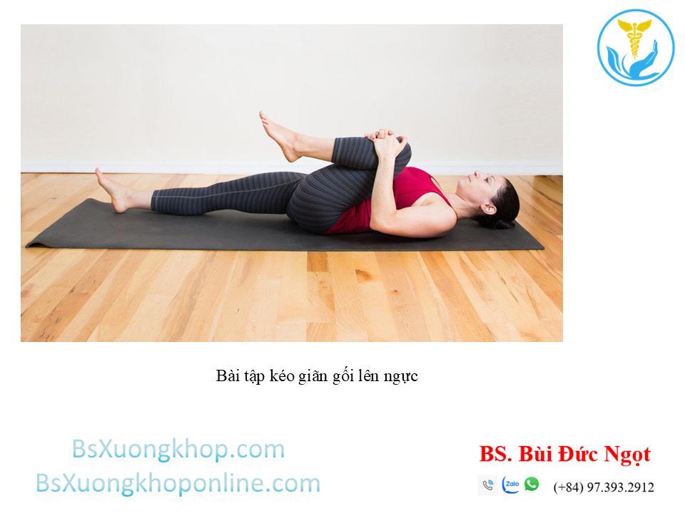 Bài tập kéo giãn gối lên ngực ||| BsXuongkhop.com