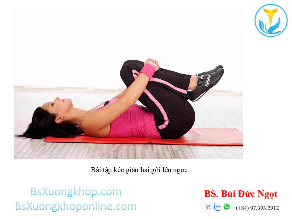 Bài tập kéo giãn hai gối lên ngực ||| BsXuongkhop.com