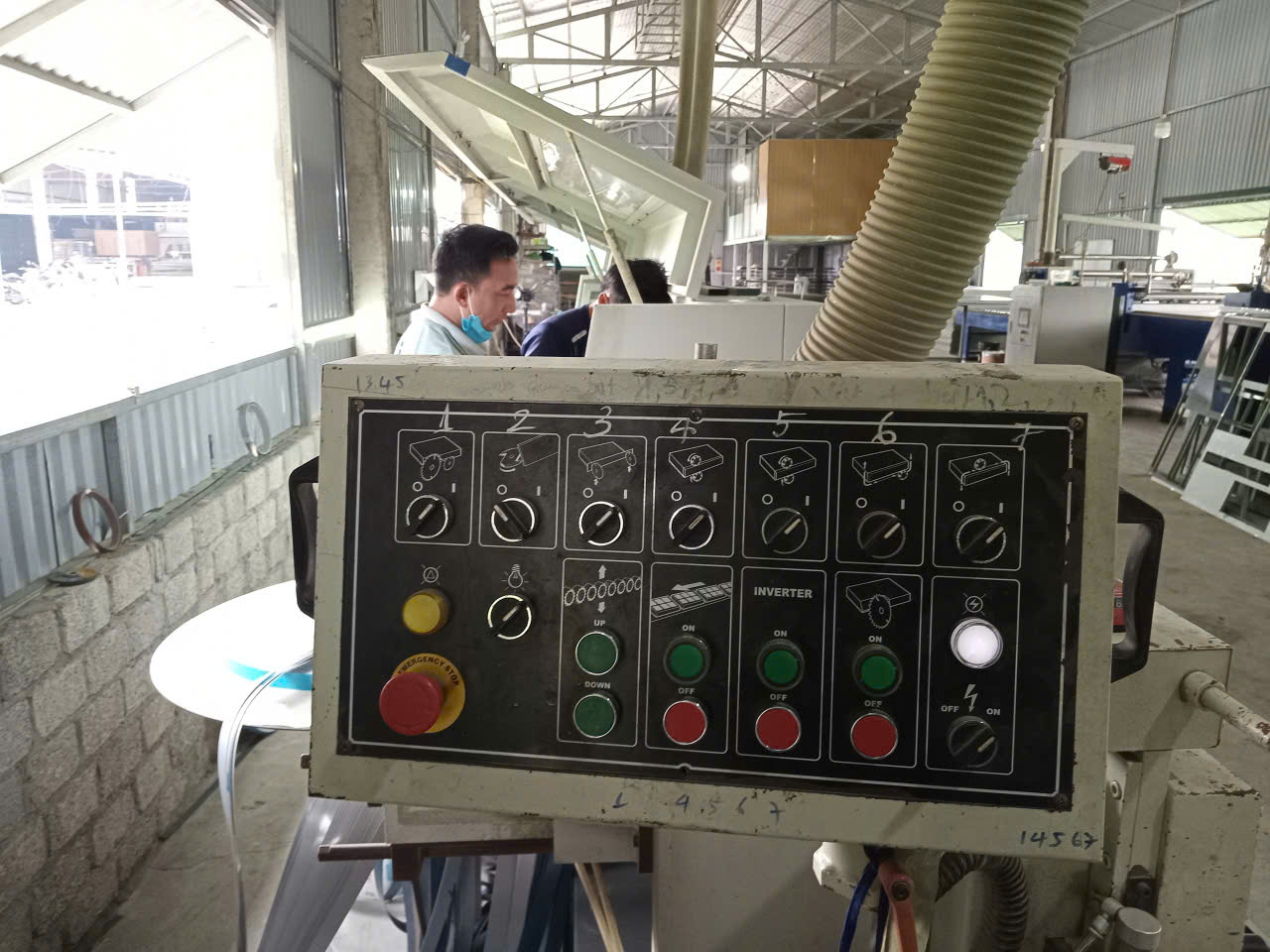 bien-tan-cho-may-dan-canh-go-3