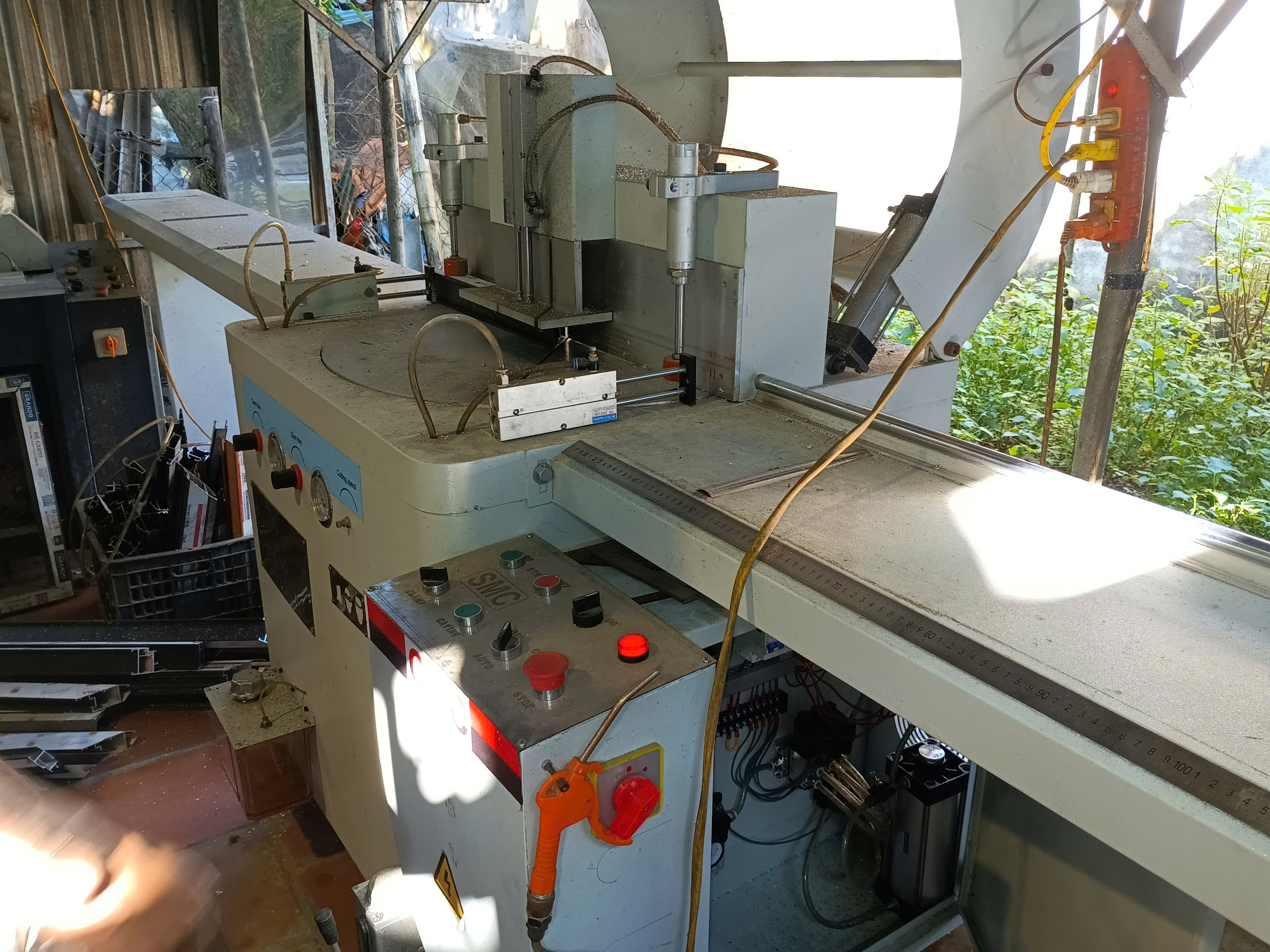 bien-tan-cho-may-cat-nhom-1