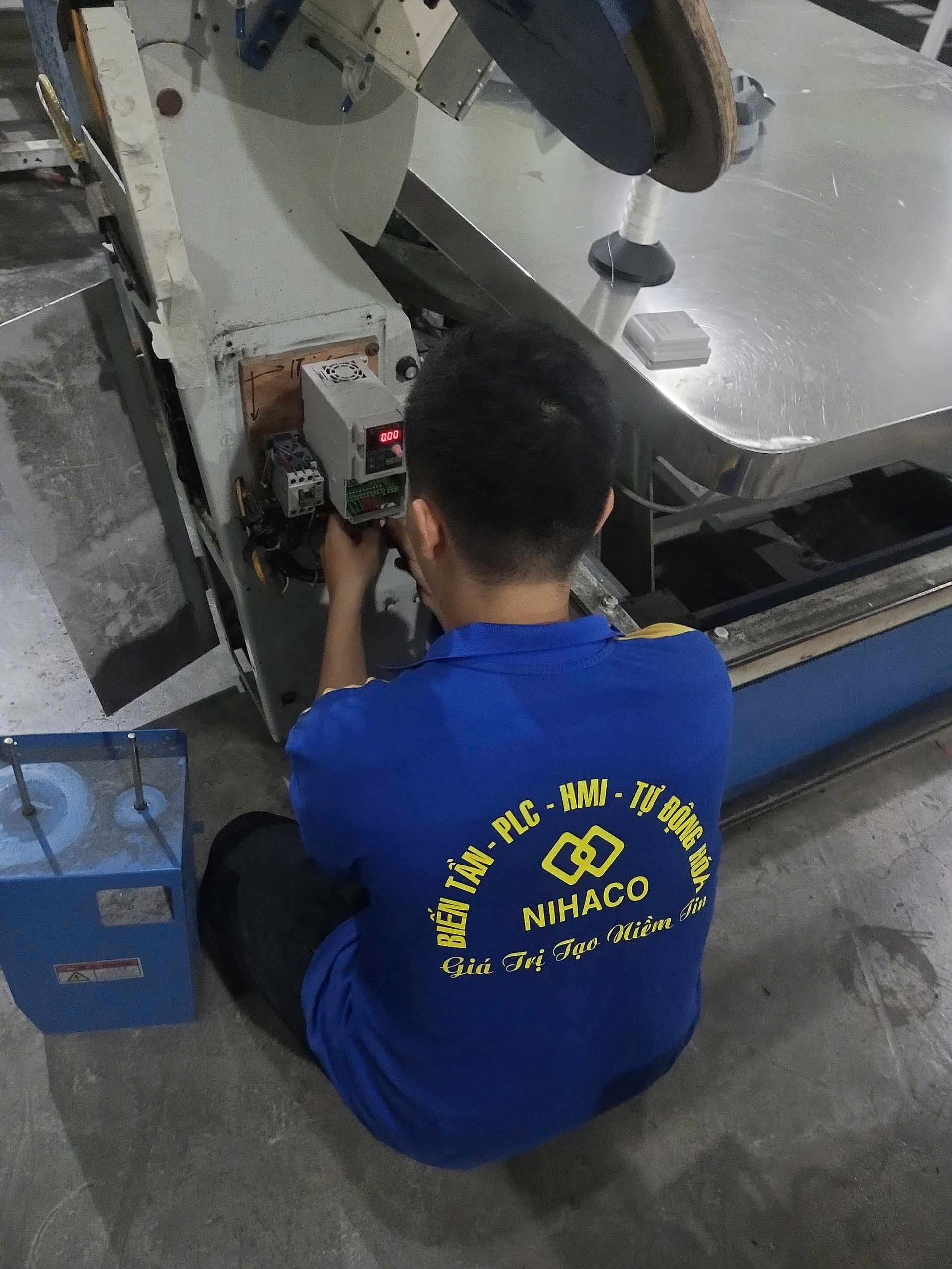 bien-tan-cho-may-ep-vien-dem