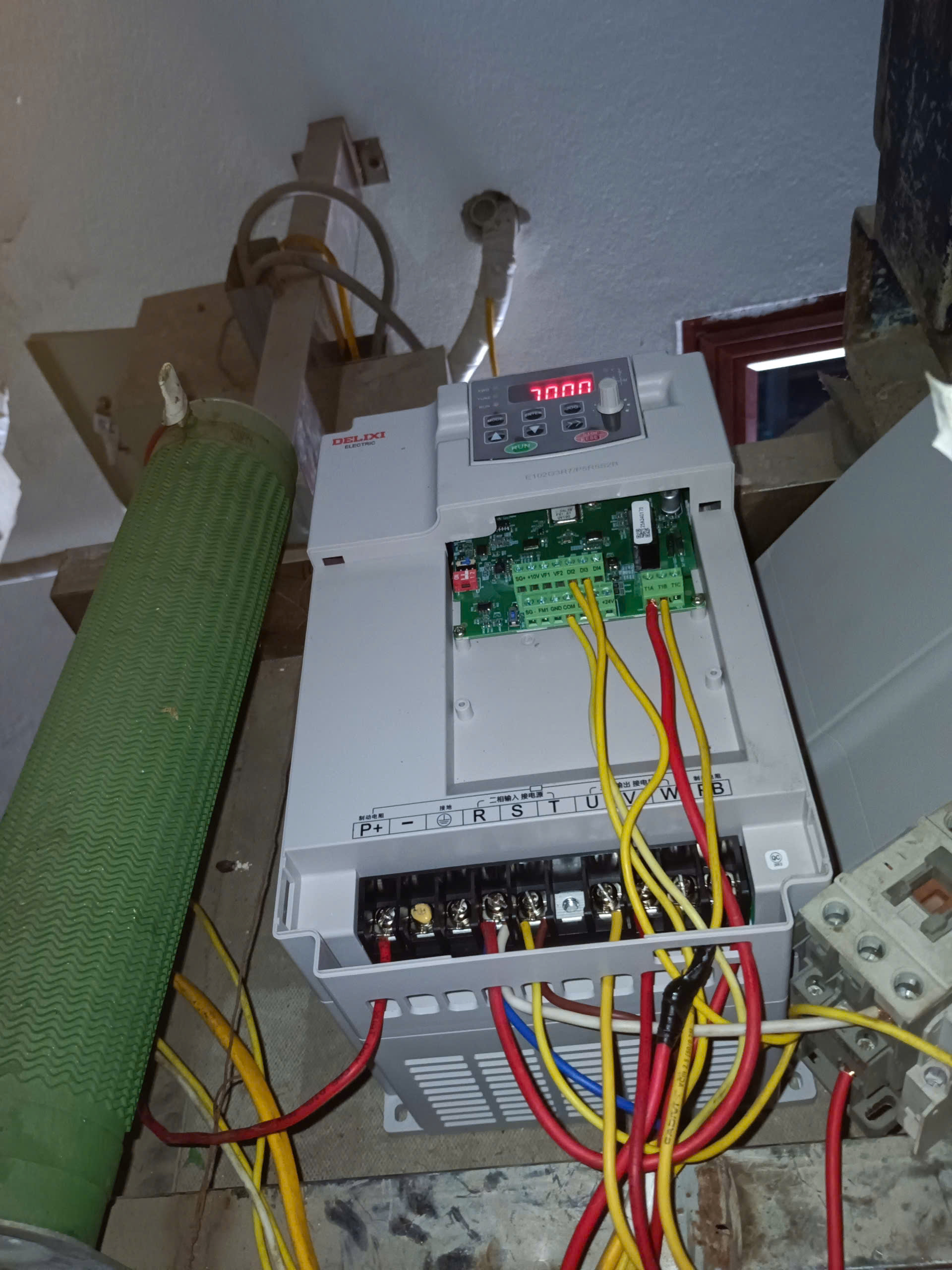 bien-tan-delixi-cdi-e100