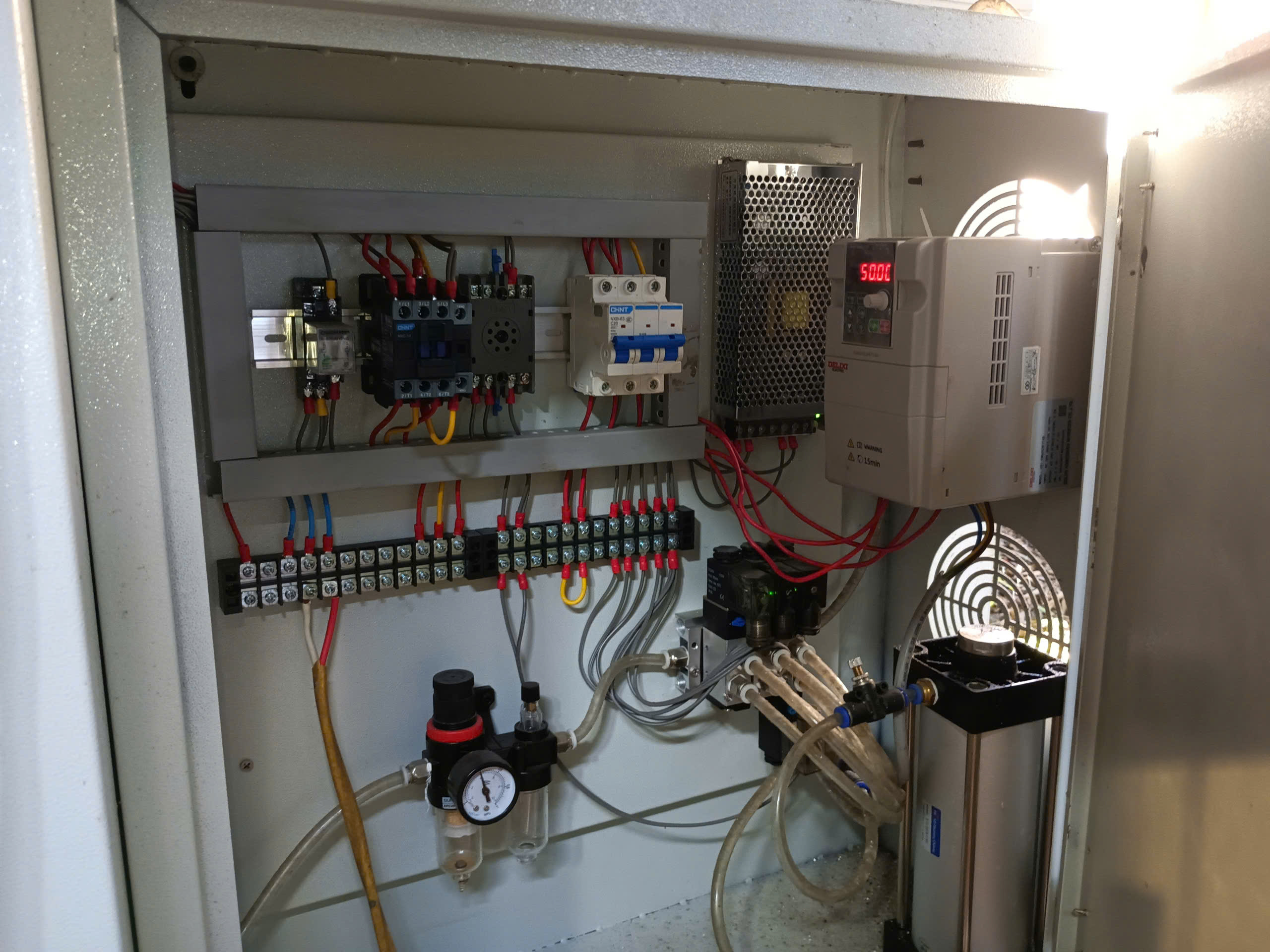 bien-tan-cho-may-cat-nhom