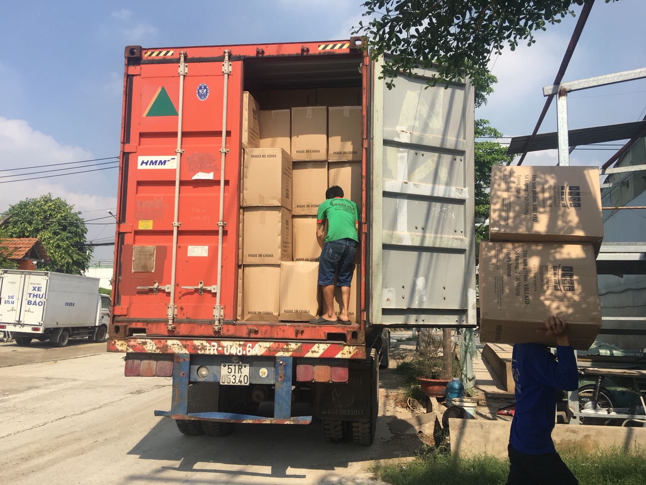 bốc hàng xe tải