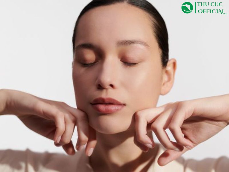 Cách massage mặt nâng cơ