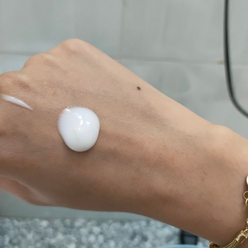 Chất kem của PostQuam Moisturizing Cream