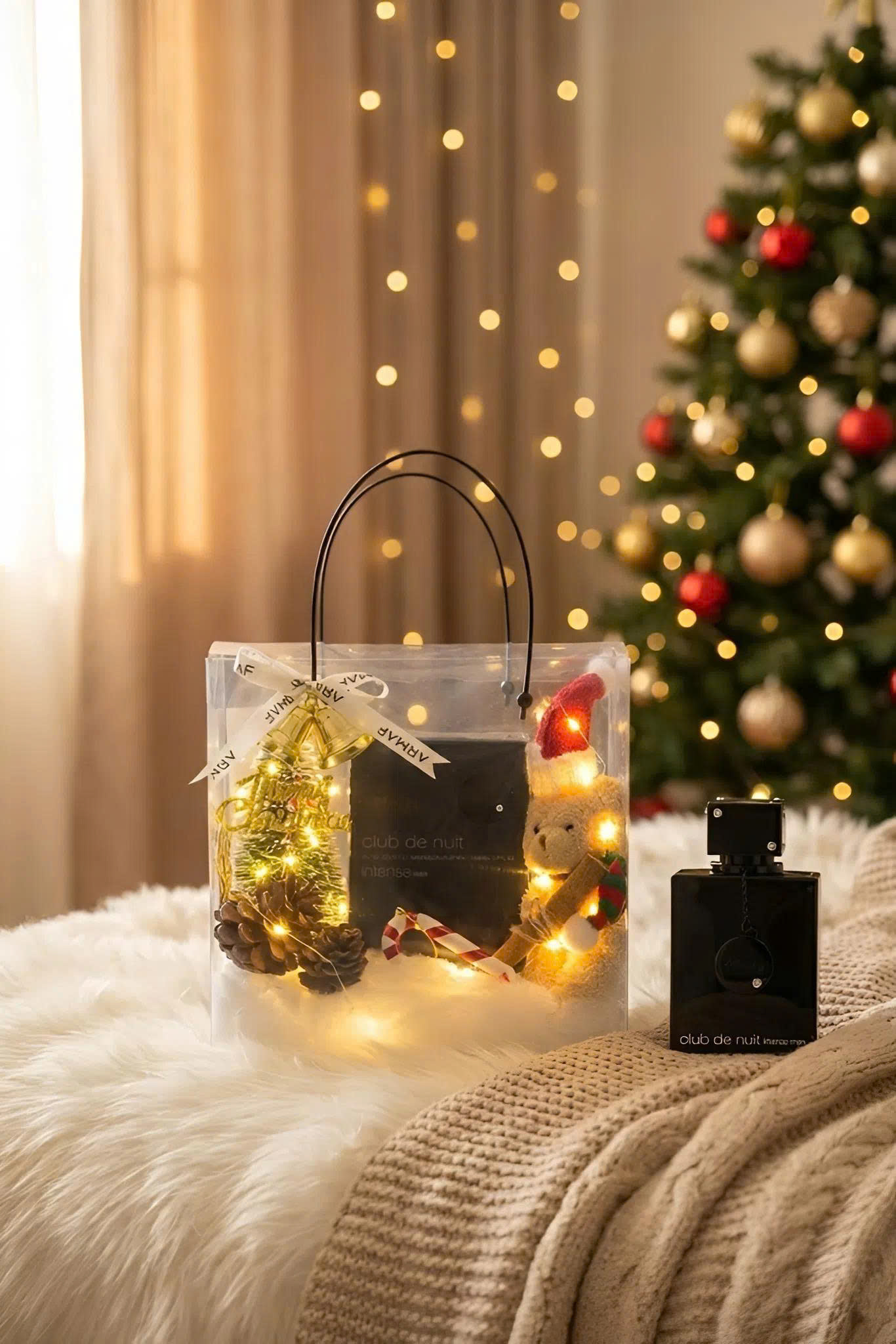 Club de Nuit Intense Man mở đầu bergamot, chanh, lý chua đen pha dứa và táo xanh