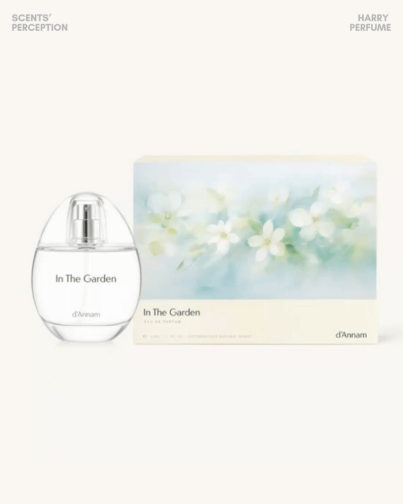 d'Annam In The Garden EDP mang cảm giác tươi mát, thanh lịch với hương trái cây, hoa trắng dịu dàng và lớp nền gỗ ấm áp tinh tế.