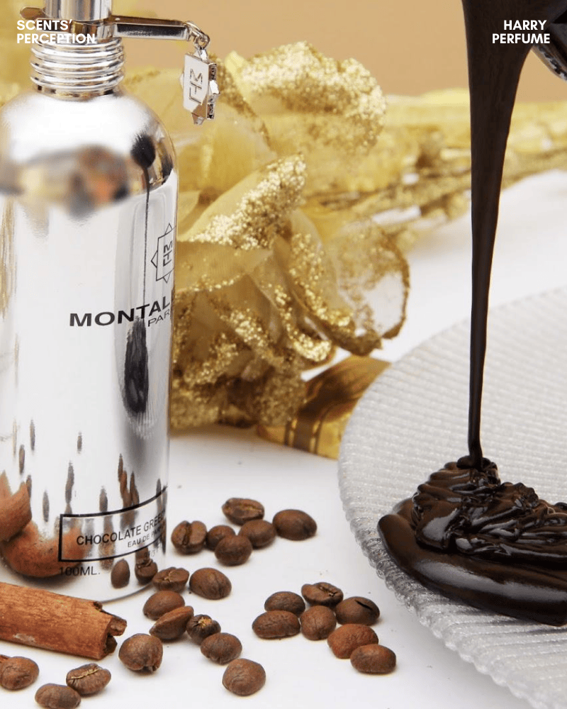 Chocolate Greedy bám da 10–12+ giờ, xuống êm thành lớp ngọt ấm sát da; lên áo dày còn vương nhẹ qua hôm sau.