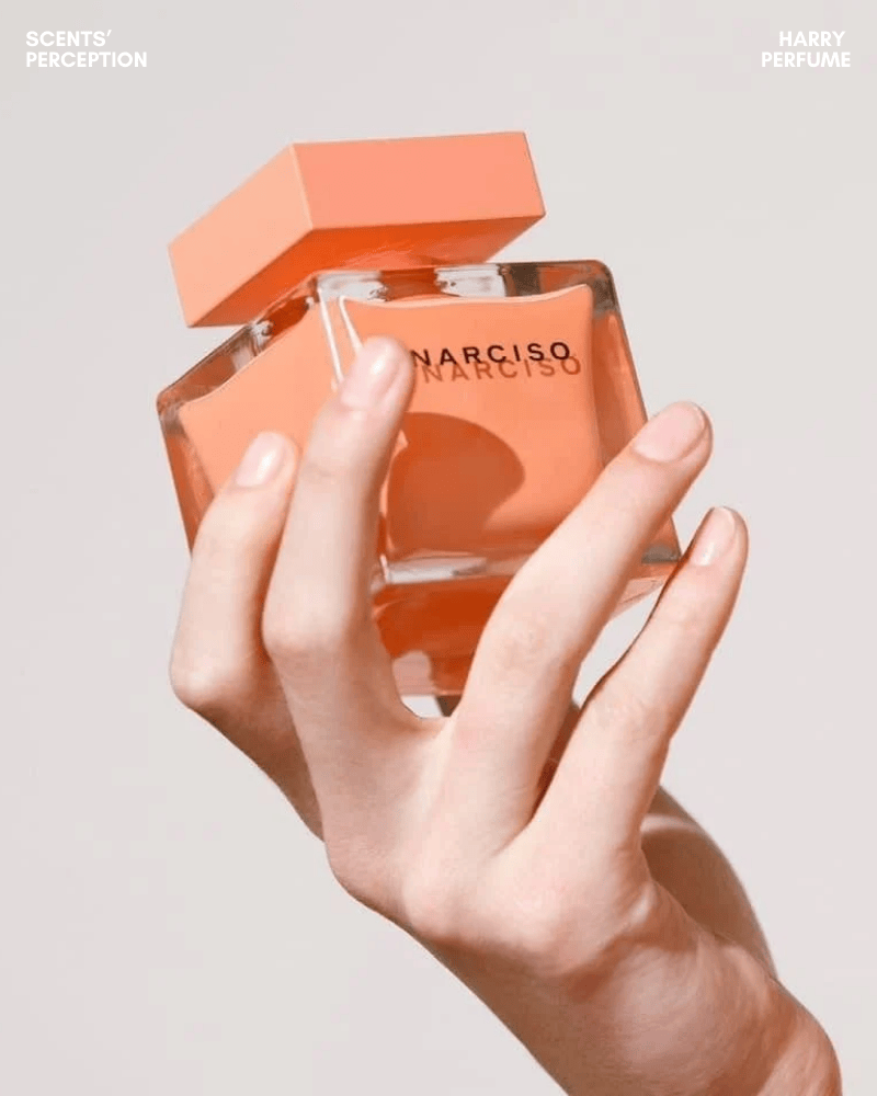 Narciso Ambree EDP sở hữu thiết kế vuông vắn tối giản với sắc cam hổ phách ấm áp