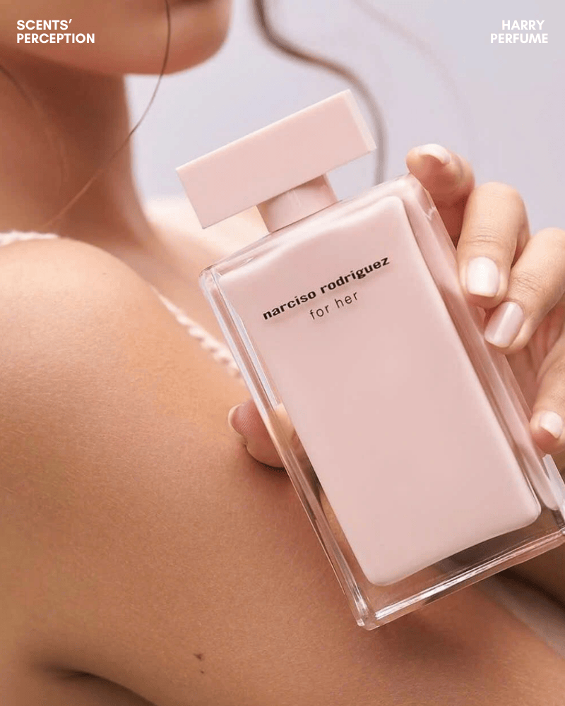 Narciso Rodriguez For Her Eau De Parfum có độ lưu hương 6–8 giờ và độ tỏa hương vừa phải trong khoảng một cánh tay