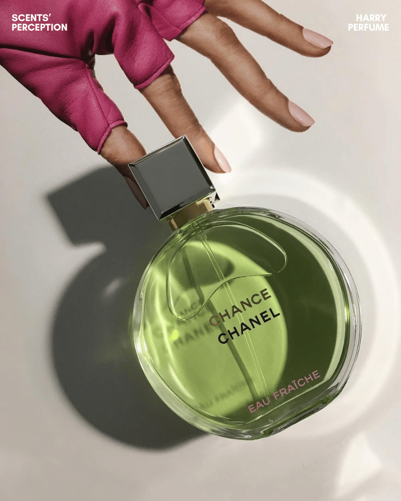 Chanel Chance Eau Fraîche EDP mở đầu tươi mát, thanh thoát với citrus sáng, sạch, năng động, phù hợp ngày nóng và sử dụng hàng ngày.