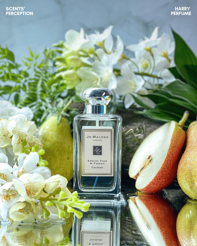 English Pear & Freesia hòa quyện lê mọng, hoa trắng thanh nhã và hoắc hương ấm, tạo dấu ấn riêng