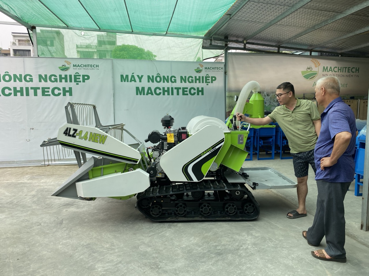 Máy gặt lúa mini bán chạy nhất năm 2024