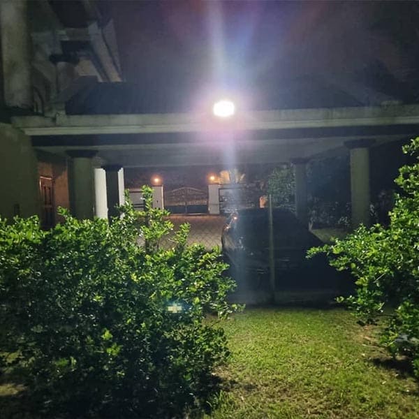 Đèn Pha Năng Lượng Mặt Trời