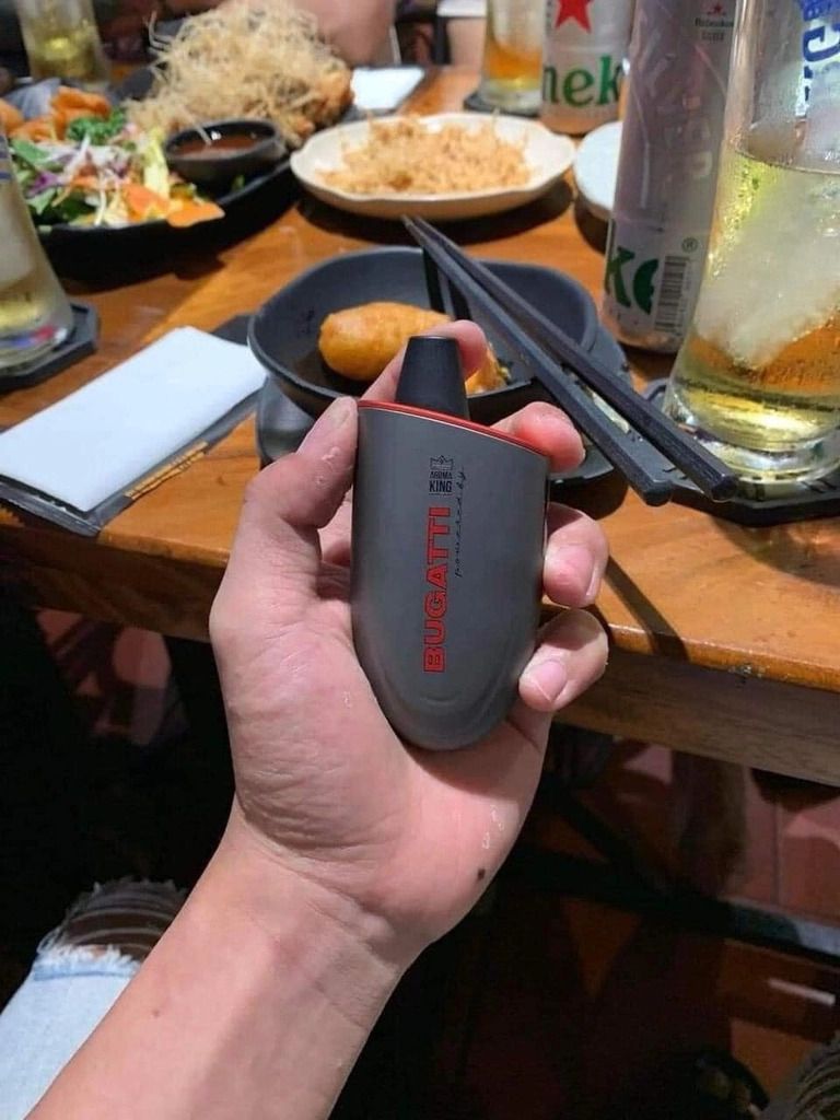 Đanh giá chi tiết và review Bugatti Elite 9000 Hơi (50mg) – Pod 1 Lần