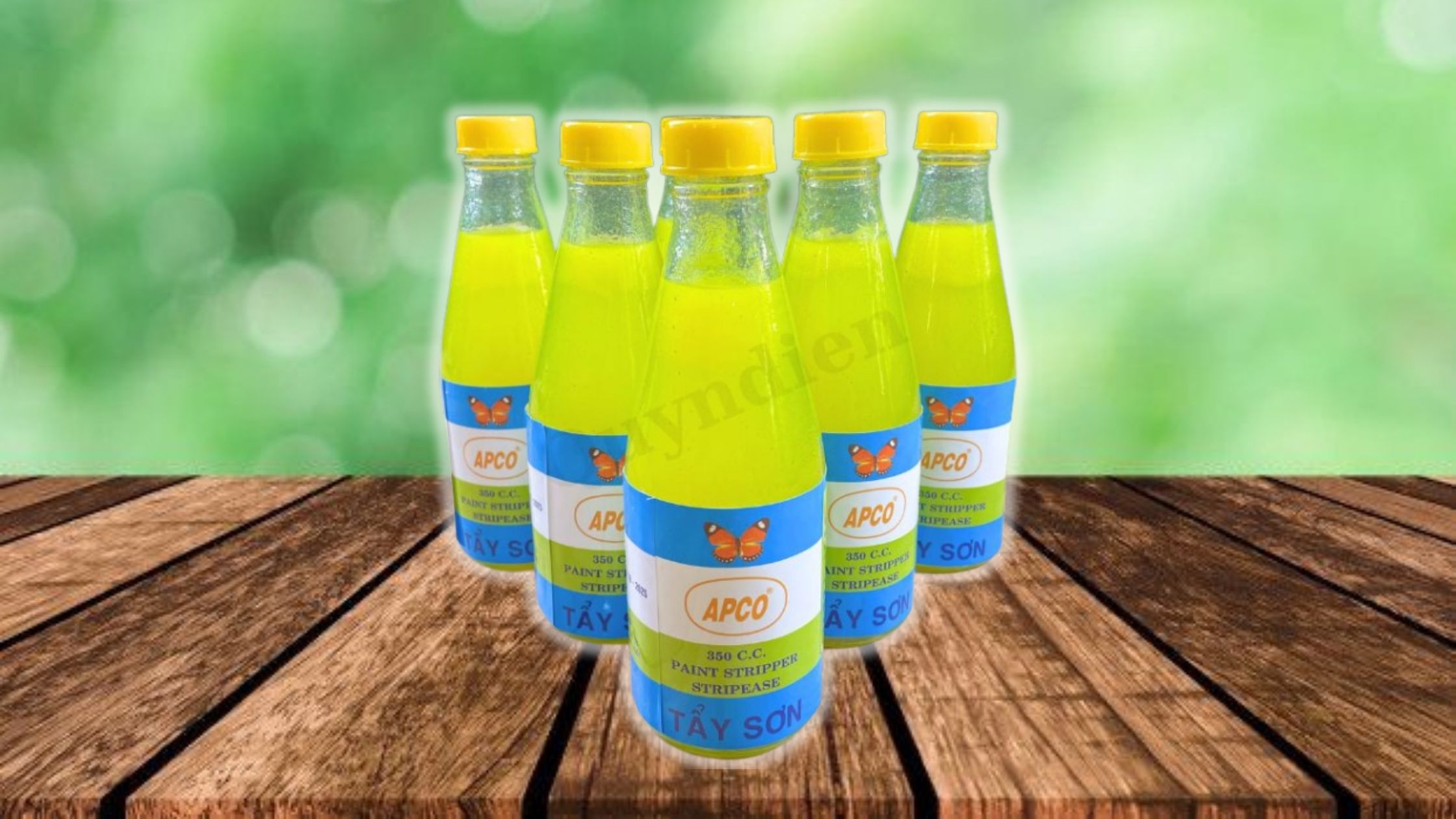 Phiên bản chai 350ml nước tẩy sơn APCO nhỏ gọn, tiện sử dụng cho các công việc sửa chữa nhỏ, làm mới đồ dùng, tiết kiệm chi phí và dễ bảo quản.