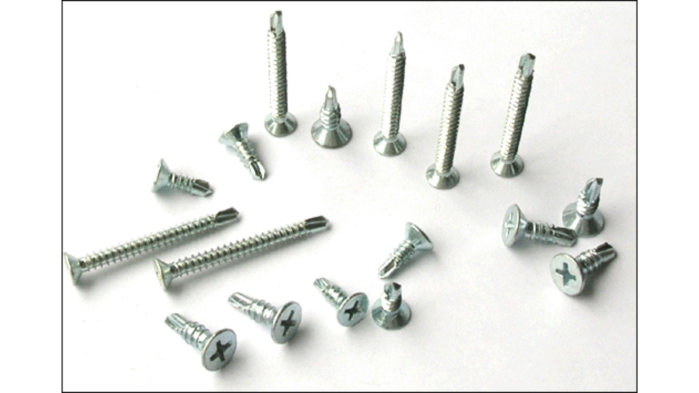 Bộ vít tự khoan mạ kẽm đa kích thước, chuyên dùng cho tôn, nhôm, gỗ, vật liệu nhẹ. 💬 Cảm xúc: “Mảnh nhỏ, nhưng tạo nên sức mạnh vững bền cho mọi công trình.”