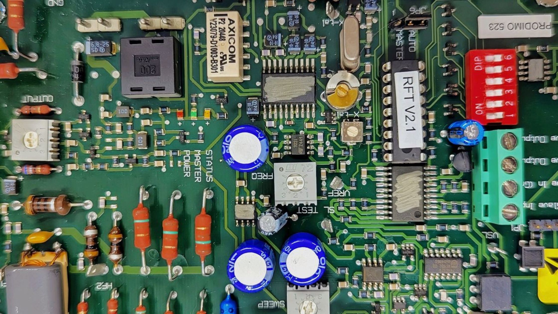 Bo mạch sạch – linh kiện rõ ràng – chạy ổn định sau khi vệ sinh và phủ bảo vệ đúng cách.