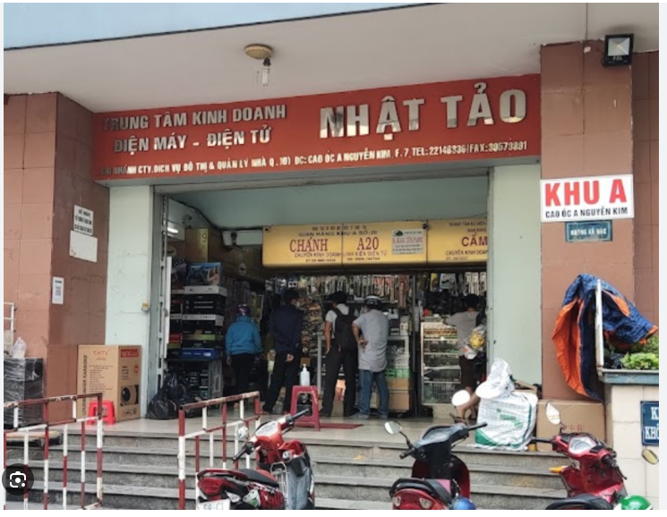 Khu A chợ linh kiện Nhật Tảo
