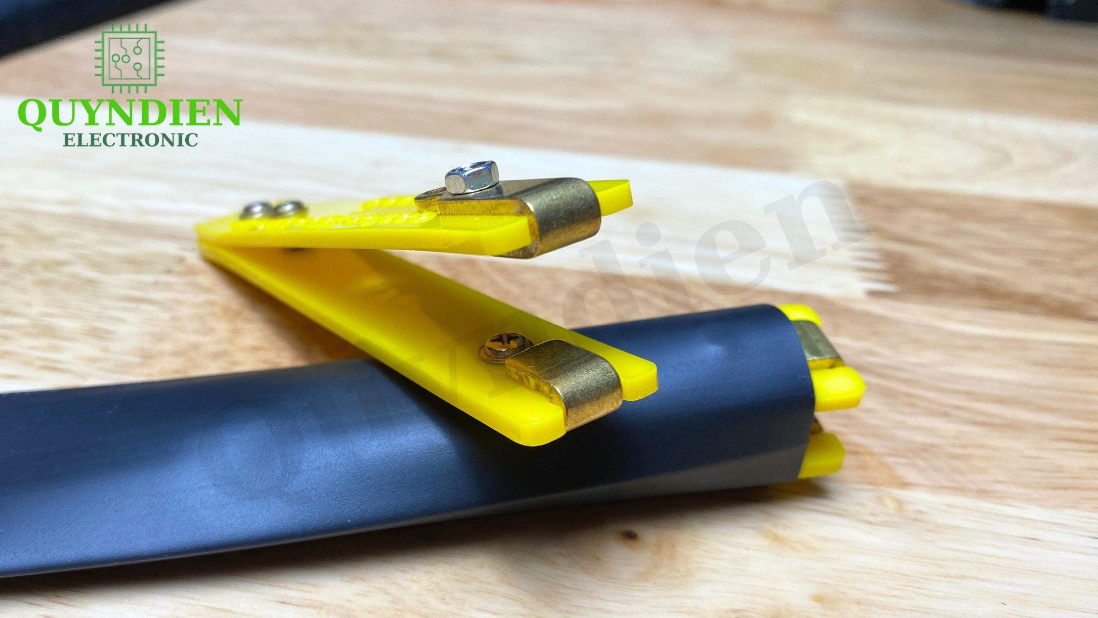 Cò bóp điện tiếp điểm đồng 100% – Kèm ống gen co cách điện – Nhựa PC dẻo chịu nhiệt – Linh Kiện Quỳnh Diễn