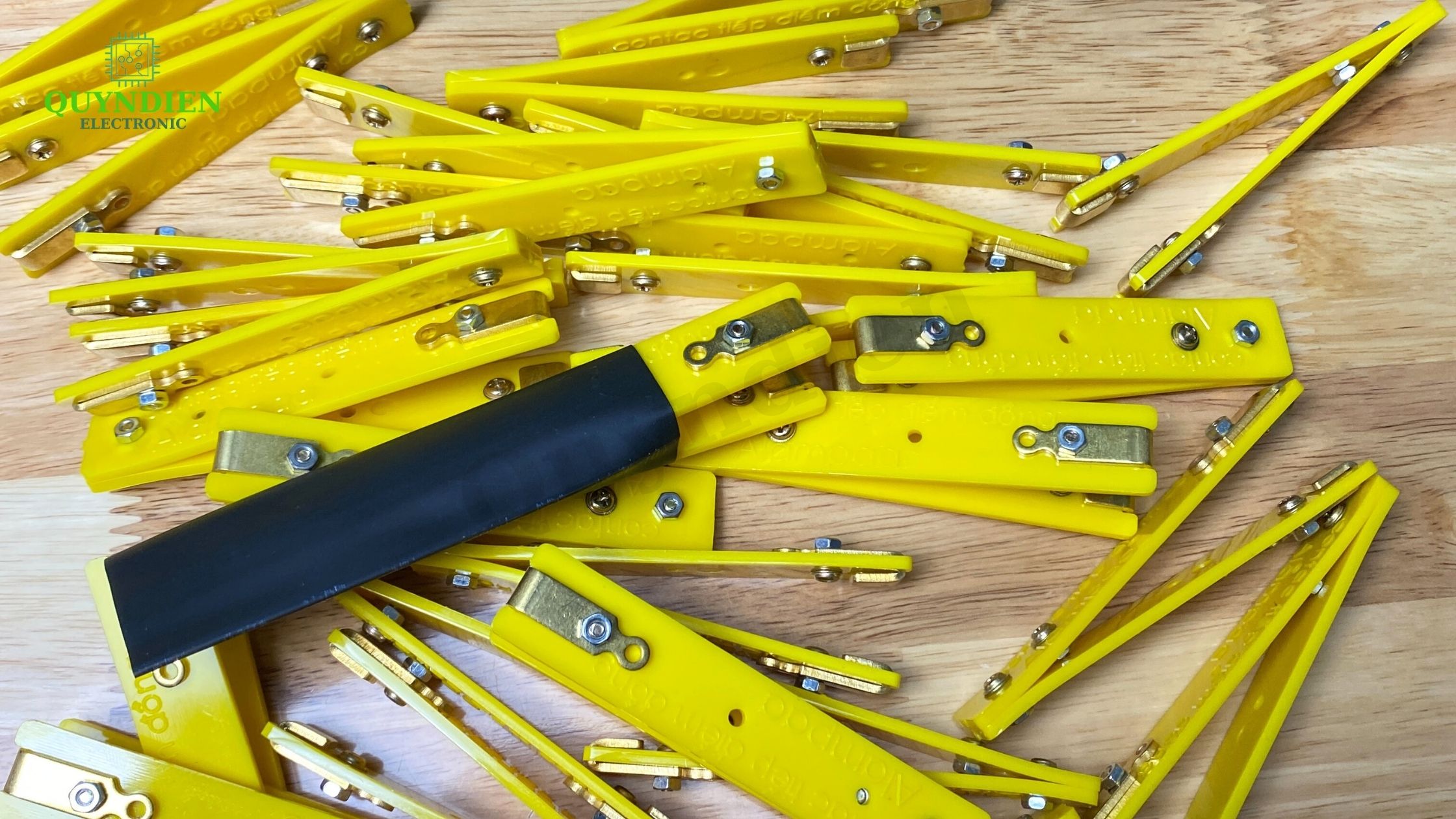 Cò bóp điện tử Quỳnh Diễn chất lượng vượt trội, giá tốt cho thợ sửa và sinh viên điện tử.