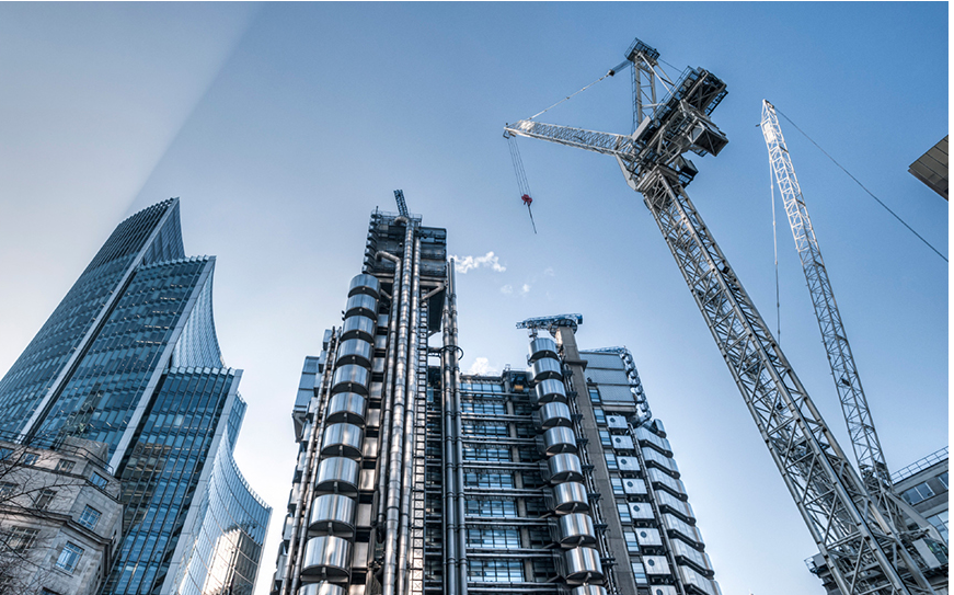 Hình ảnh công trình xây dựng cao tầng, minh họa vai trò quan trọng của bu lông trong việc cố định kết cấu thép, dầm và khung chịu lực.