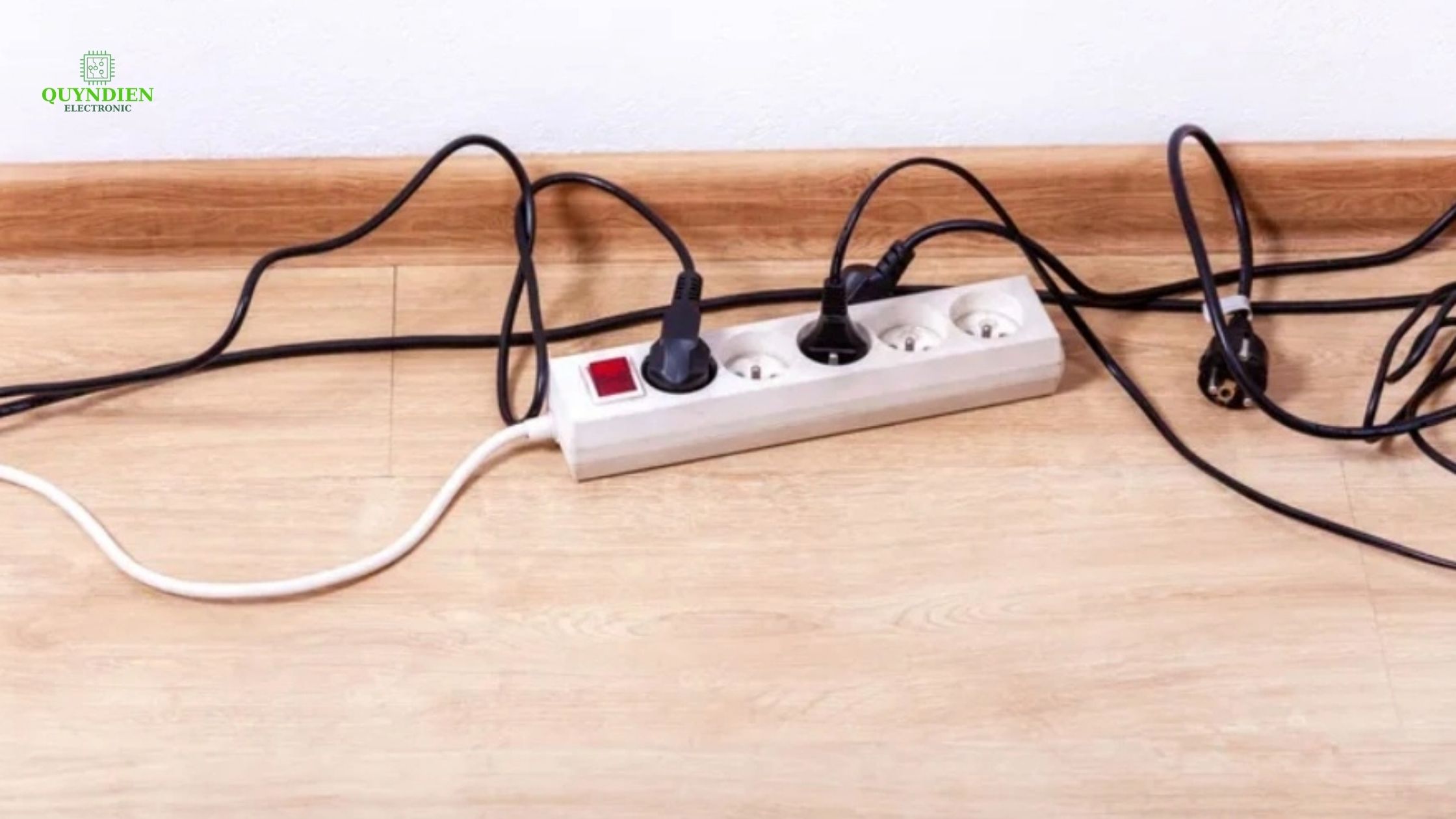 Ổ cắm điện thông minh thiết kế đa năng, tiện dụng.