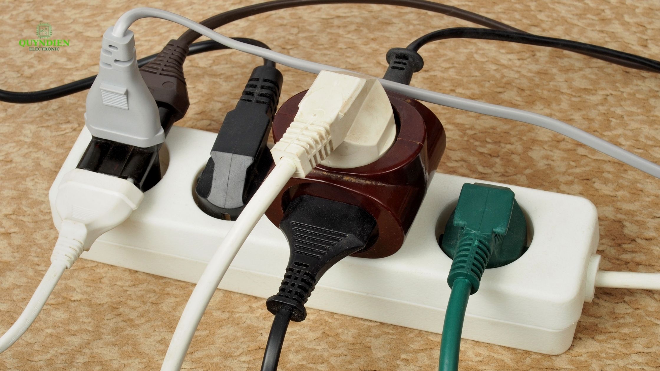 Ổ điện đa năng cho gia đình, văn phòng và du lịch.