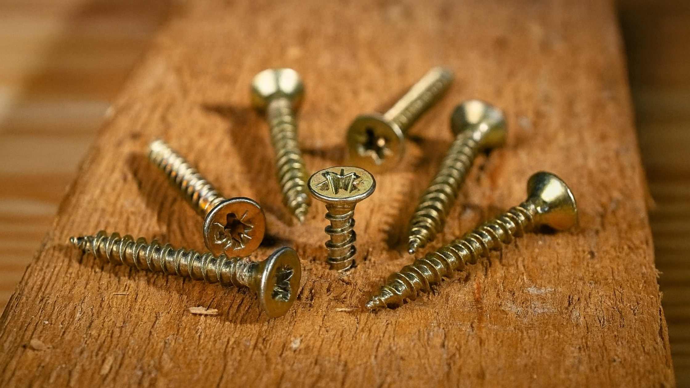 Ốc vít gỗ đầu bằng – Vật tư cơ khí phổ biến trong lắp đặt và gia công gỗ.