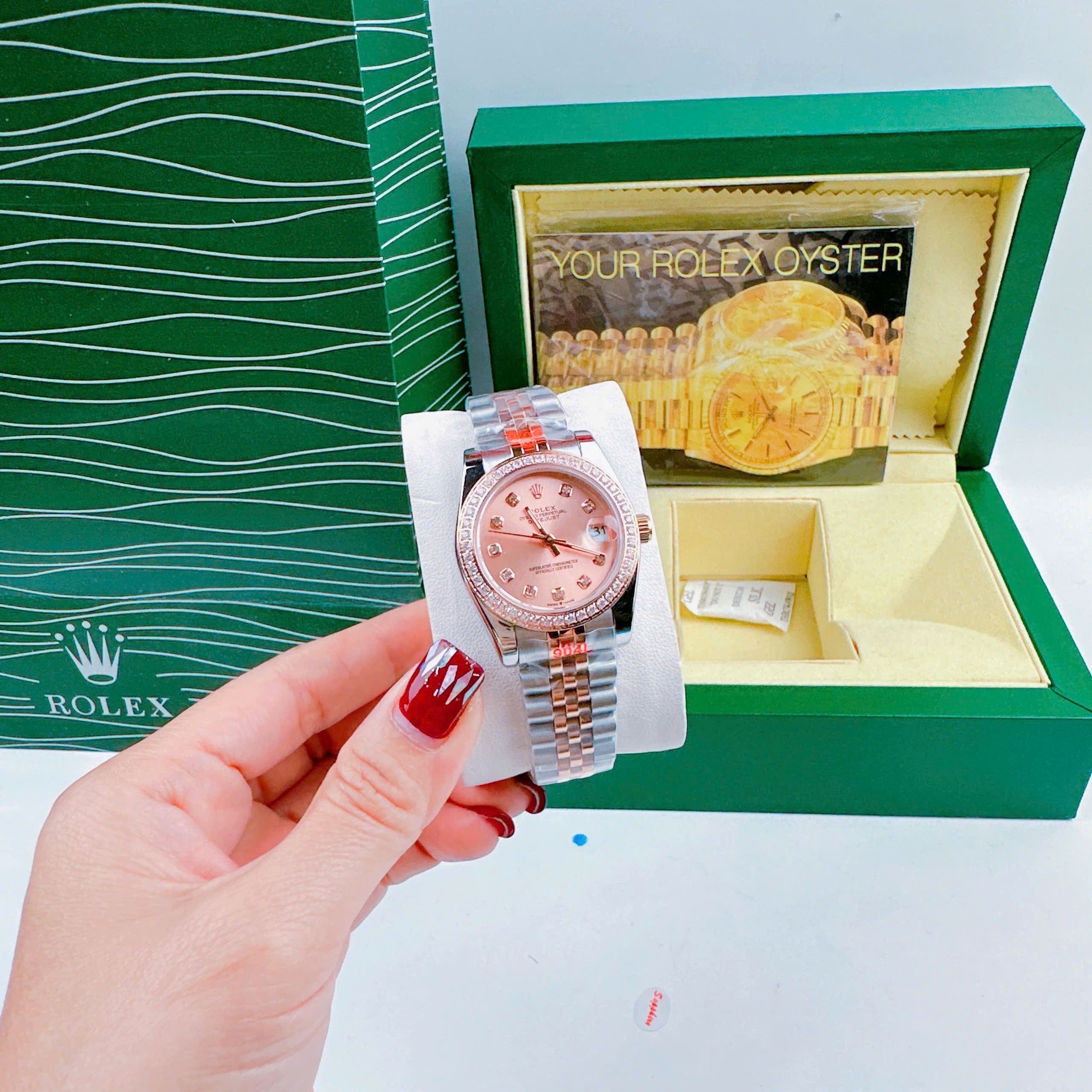 Đồng Hồ Rolex Date Just |Nữ Giới |Hồng |Đính Đá |Dây Kim Loại Demi Rose |Máy Pin (Máy Quartz) |Size 31mm |donghogiatot.vn