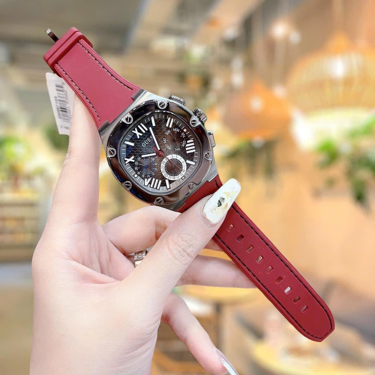 Đồng Hồ Guess Headline |Nam Giới |Mặt Vuông |Silver |Dây Sillicone Đỏ |Máy Pin (Quartz) |Size 42mm |donghogiatot.vn