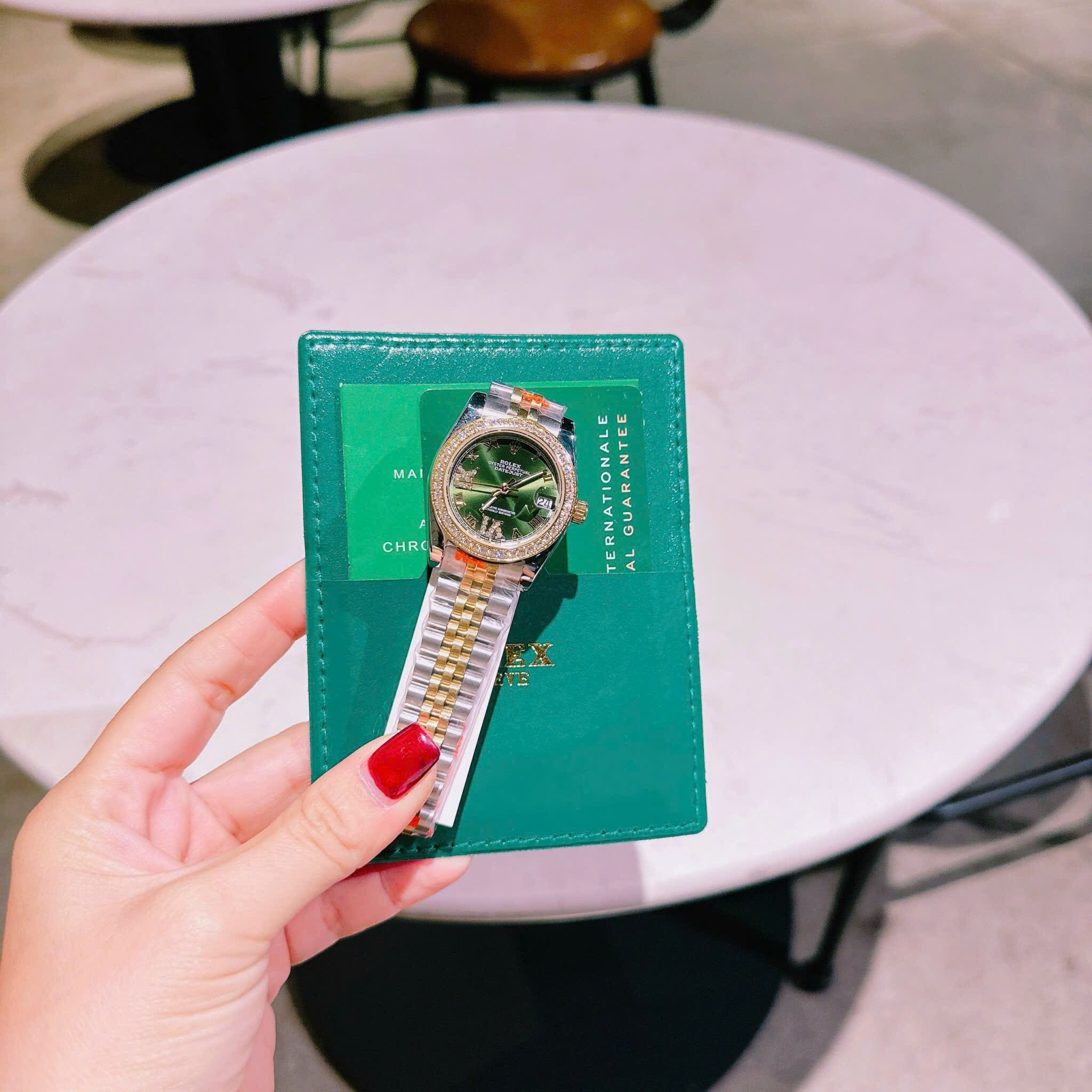 Đồng Hồ Rolex Mặt Số La Mã |Nữ Giới |Xanh Lá |Dây Kim Loại Demi Vàng Gold |Máy Pin (Máy Quartz) |Size 31mm |donghogiatot.vn