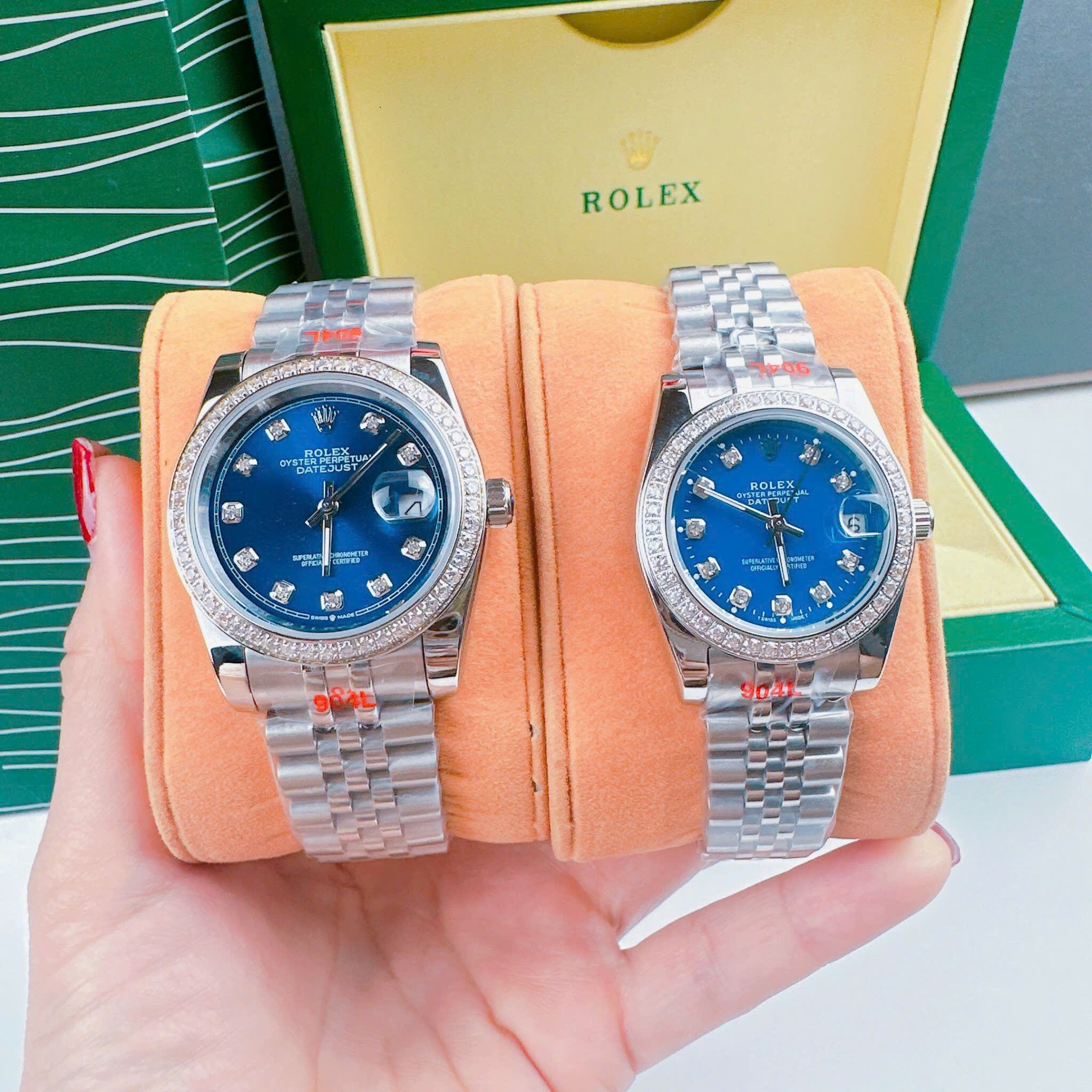 Đồng Hồ Rolex Đính Đá |Cặp Đôi |Mặt Xanh Dương |Dây Kim Loại Trắng Silver |Máy Pin (Máy Quartz) |Size 36x31mm |donghogiatot.vn