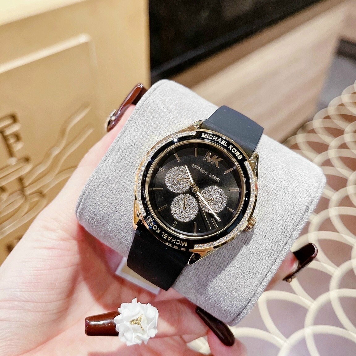 Đồng Hồ Michael Kors Jessa |Unisex |Đính Đá |Dây Cao Su Đen |Máy Pin (Quartz) |Size 40mm |donghogiatot.vn