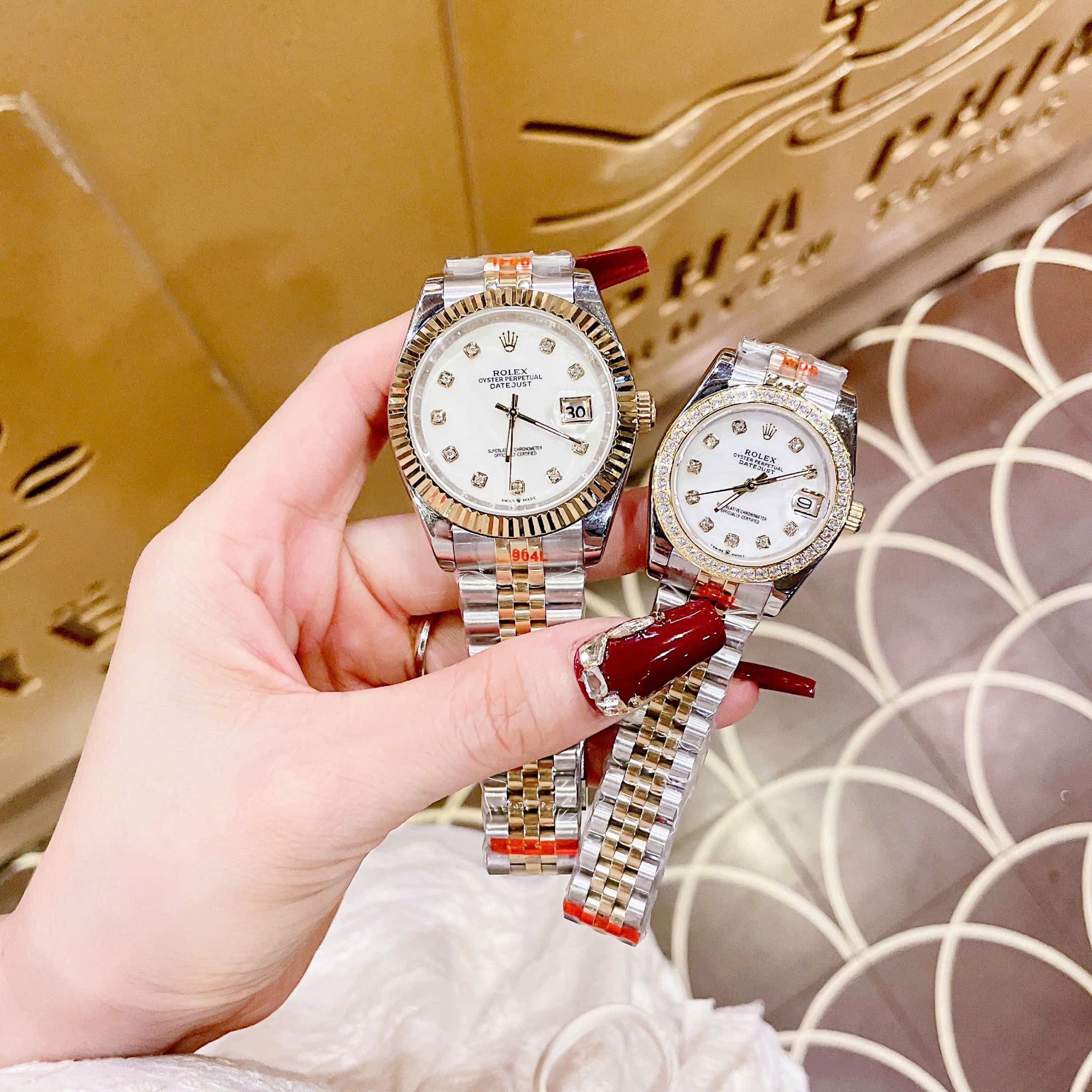 Đồng Hồ Rolex Date Just |Cặp Đôi |Mặt Trắng |Dây Kim Loại Demi Vàng Gold |Máy Pin (Máy Quartz) |Size 41x31mm |donghogiatot.vn