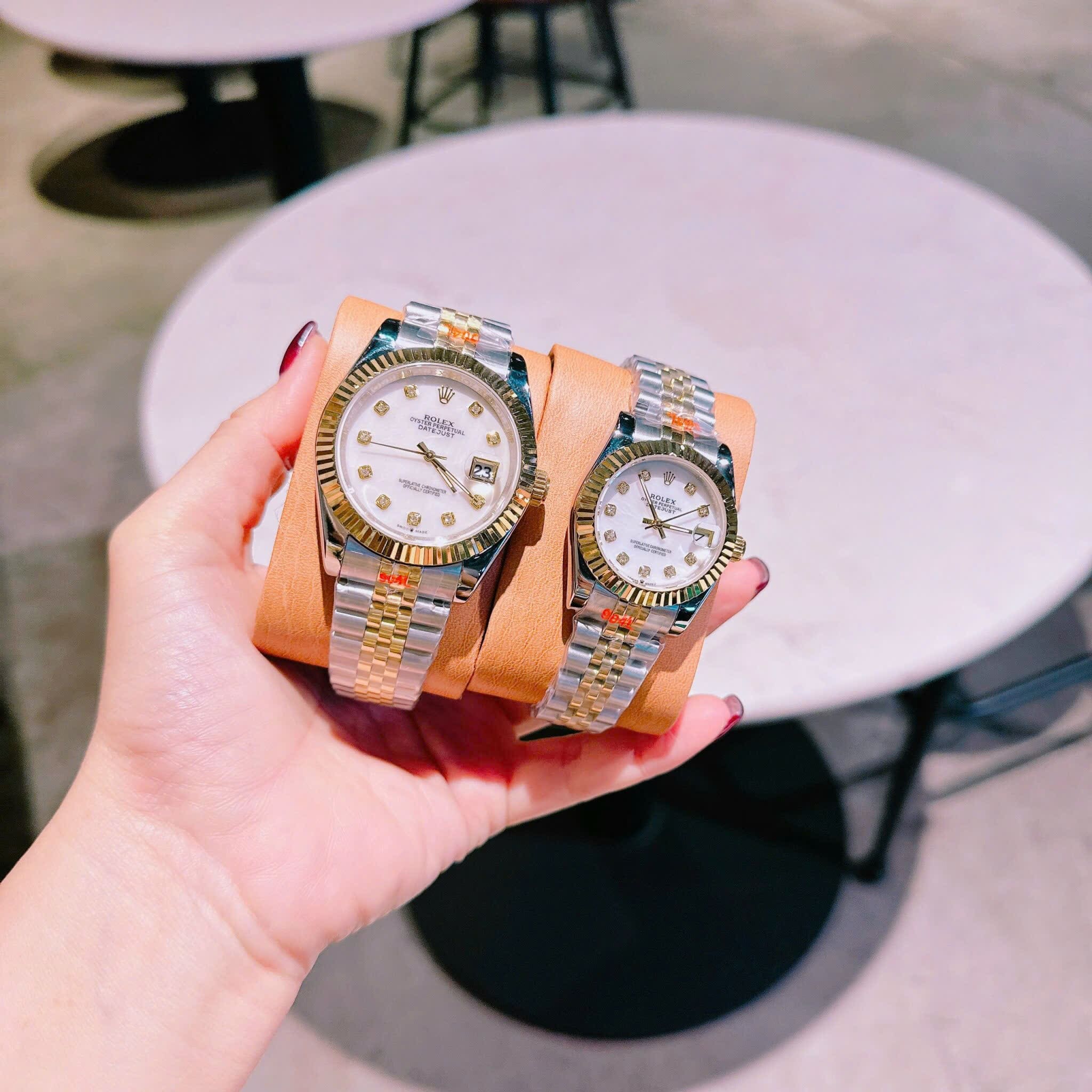 Đồng Hồ Rolex Niềng Khía |Cặp Đôi |Mặt Trắng |Dây Kim Loại Demi Vàng Gold |Máy Pin (Máy Quartz) |Size 41x31mm |donghogiatot.vn