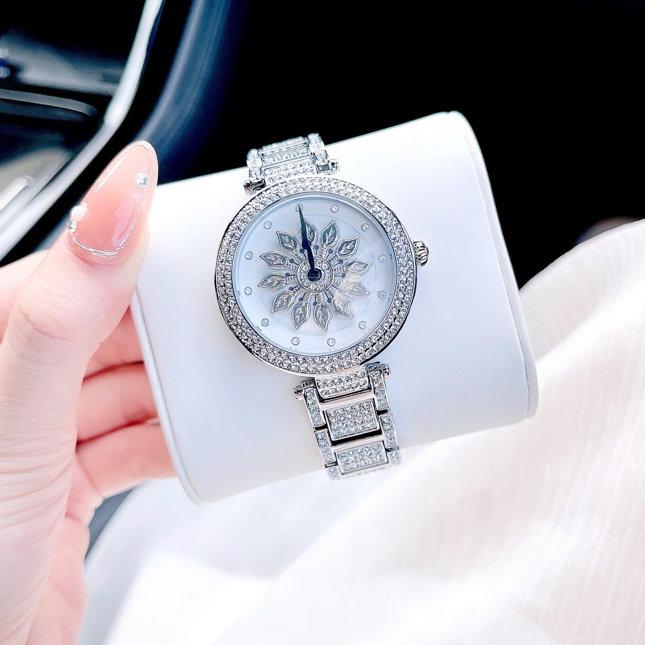 Đồng Hồ Davena Bông Hoa Xoay |Nữ Giới |Đính Đá |Dây Kim Loại Silver |Máy Pin (Quartz) |Size 38mm |donghogiatot.vn