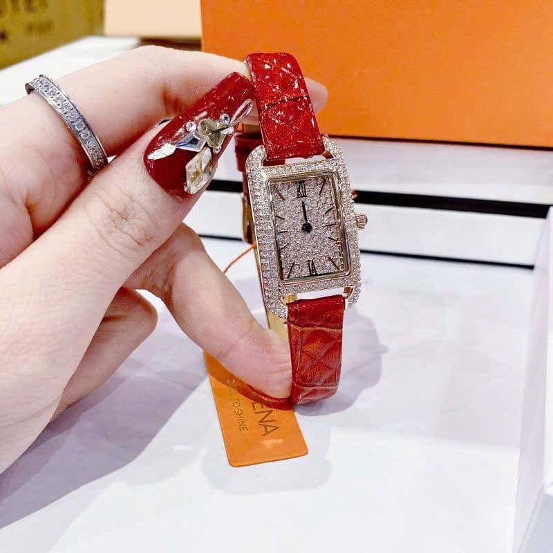 Đồng Hồ Davena Mặt Chữ Nhật |Nữ Giới |Đính Đá |Rose Gold |Dây Da Đỏ |Máy Pin (Quartz) |Size 21x27mm |donghogiatot.vn