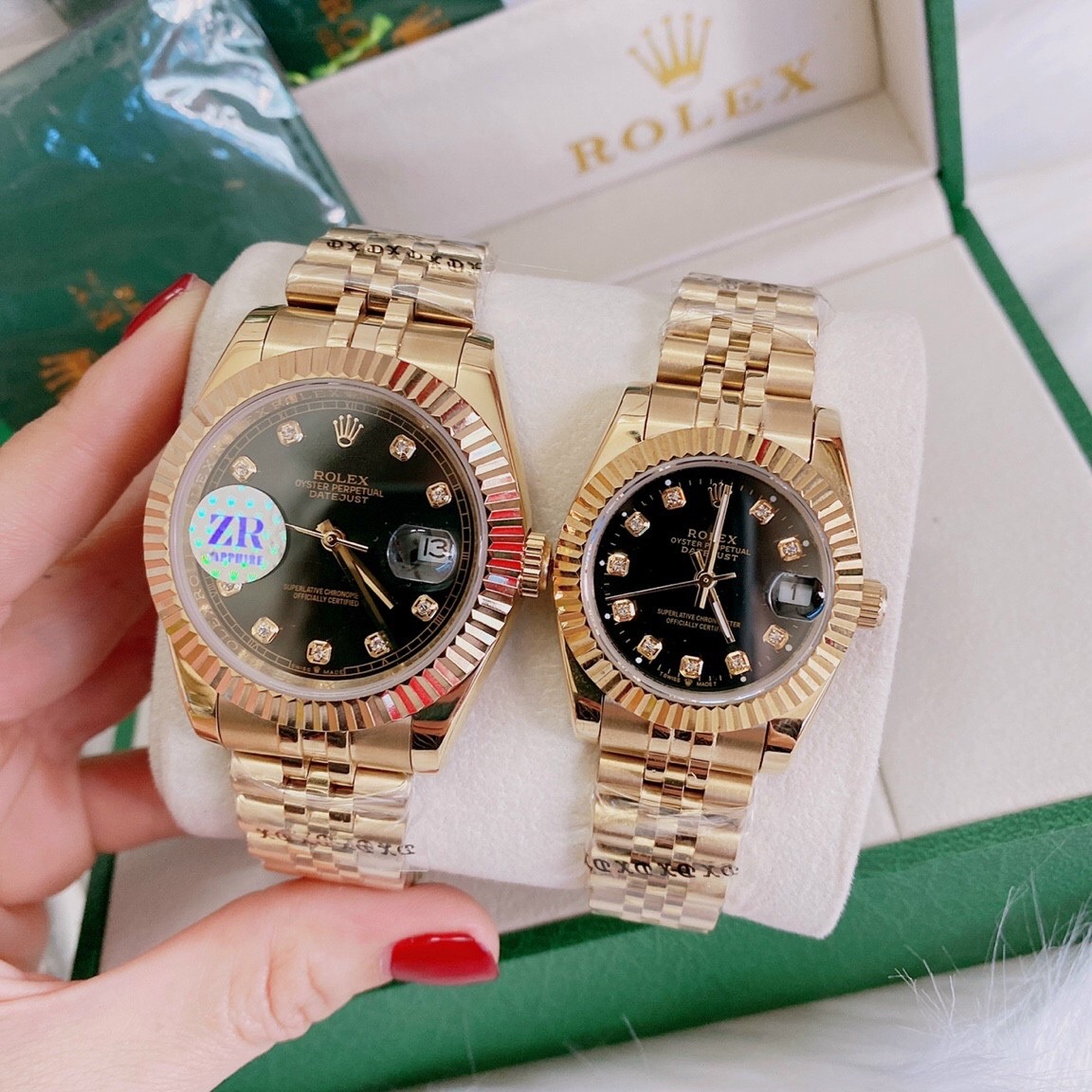 Đồng Hồ Rolex Niềng Khía |Cặp Đôi |Mặt Đen |Dây Kim Loại Vàng Gold |Máy Pin (Máy Quartz) |Size 41x31mm |donghogiatot.vn
