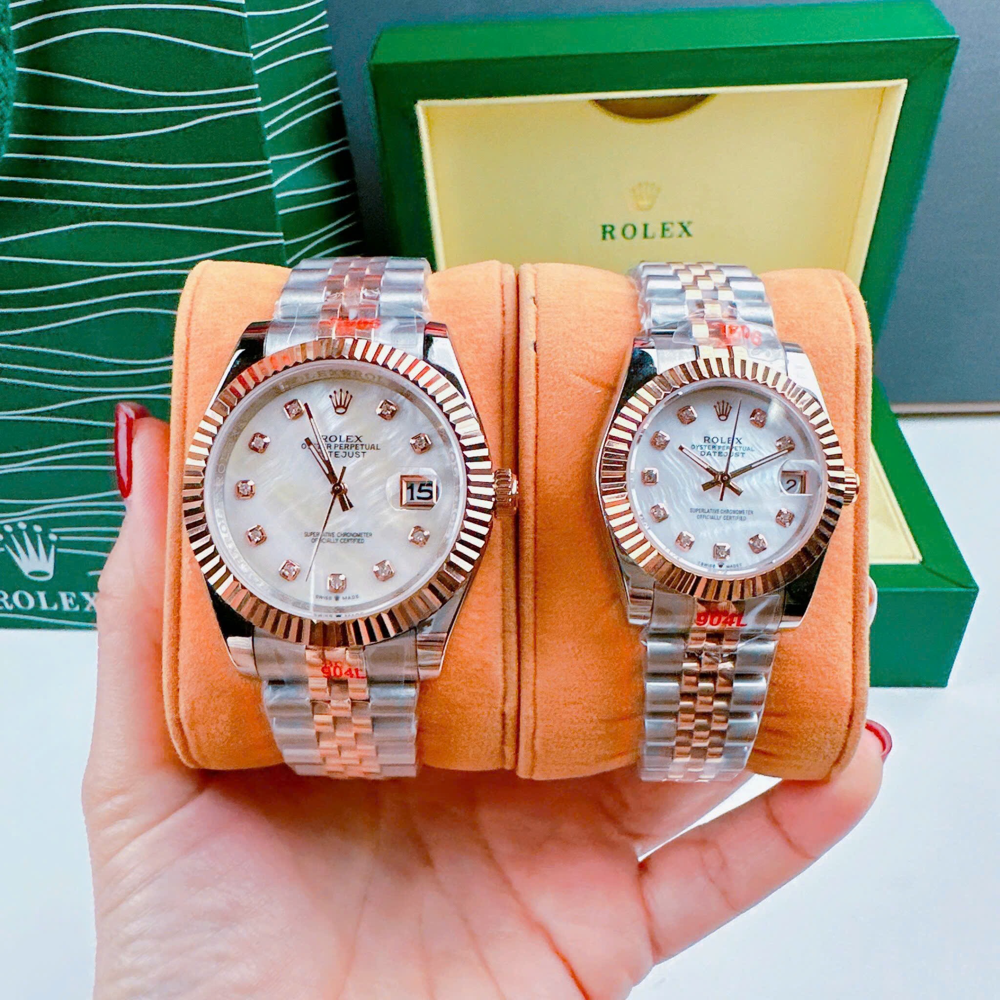 Đồng Hồ Rolex Niềng Khía |Cặp Đôi |Mặt Trắng |Dây Kim Loại Demi Rose Gold |Máy Pin (Máy Quartz) |Size 41x31mm |donghogiatot.vn
