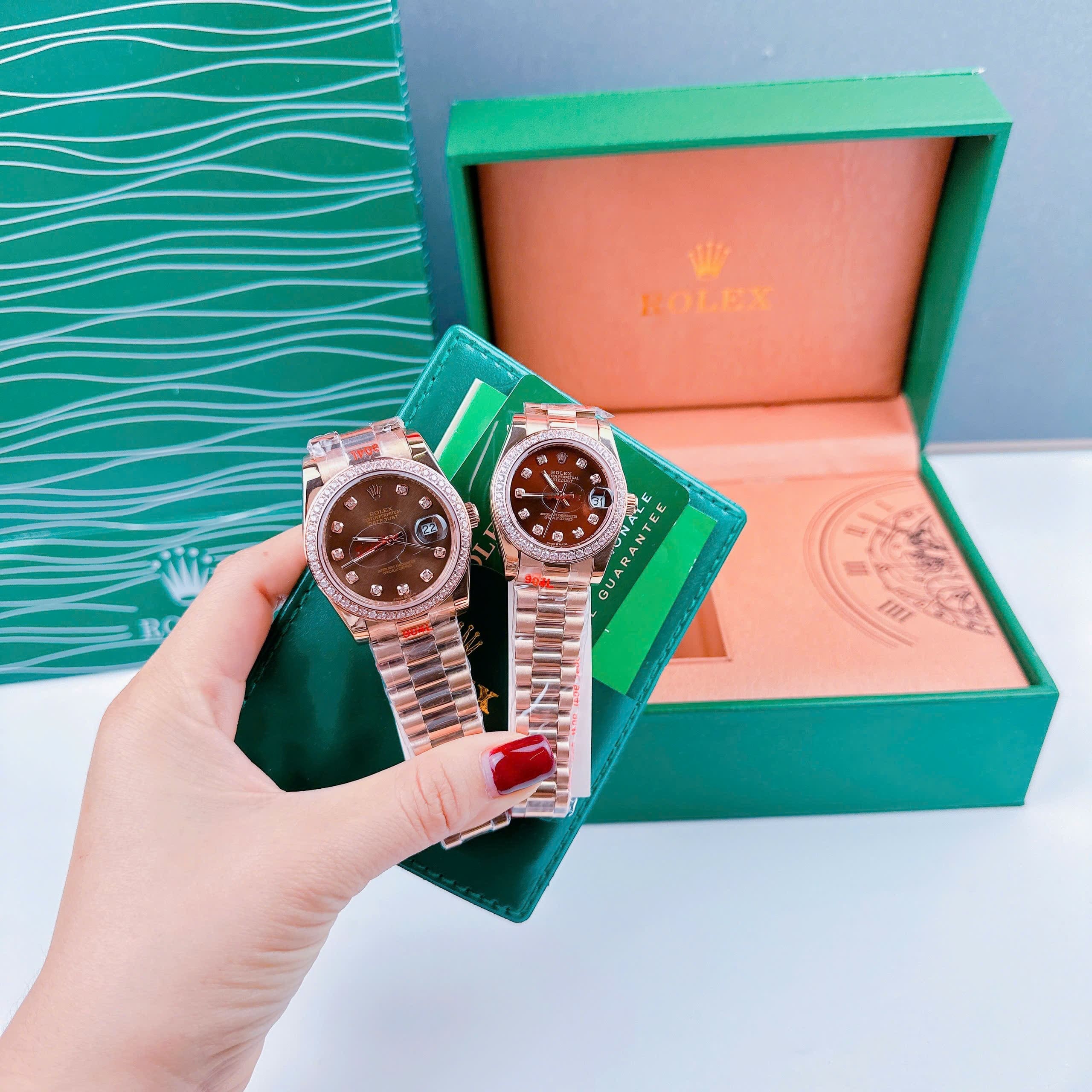Đồng Hồ Rolex Đính Đá |Cặp Đôi |Mặt Nâu |Dây Kim Loại Rose Gold |Máy Pin (Máy Quartz) |Size 36x31mm |donghogiatot.vn
