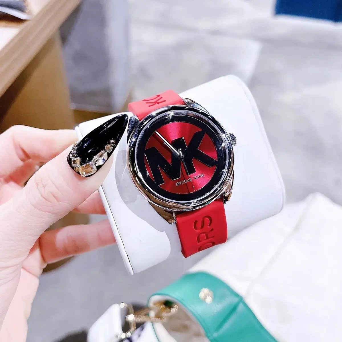 Đồng Hồ Michael Kors Janelle |Nữ Giới |Silver |Dây Silicone Đỏ |Máy Pin (Quartz) |Size 40mm |donghogiatot.vn