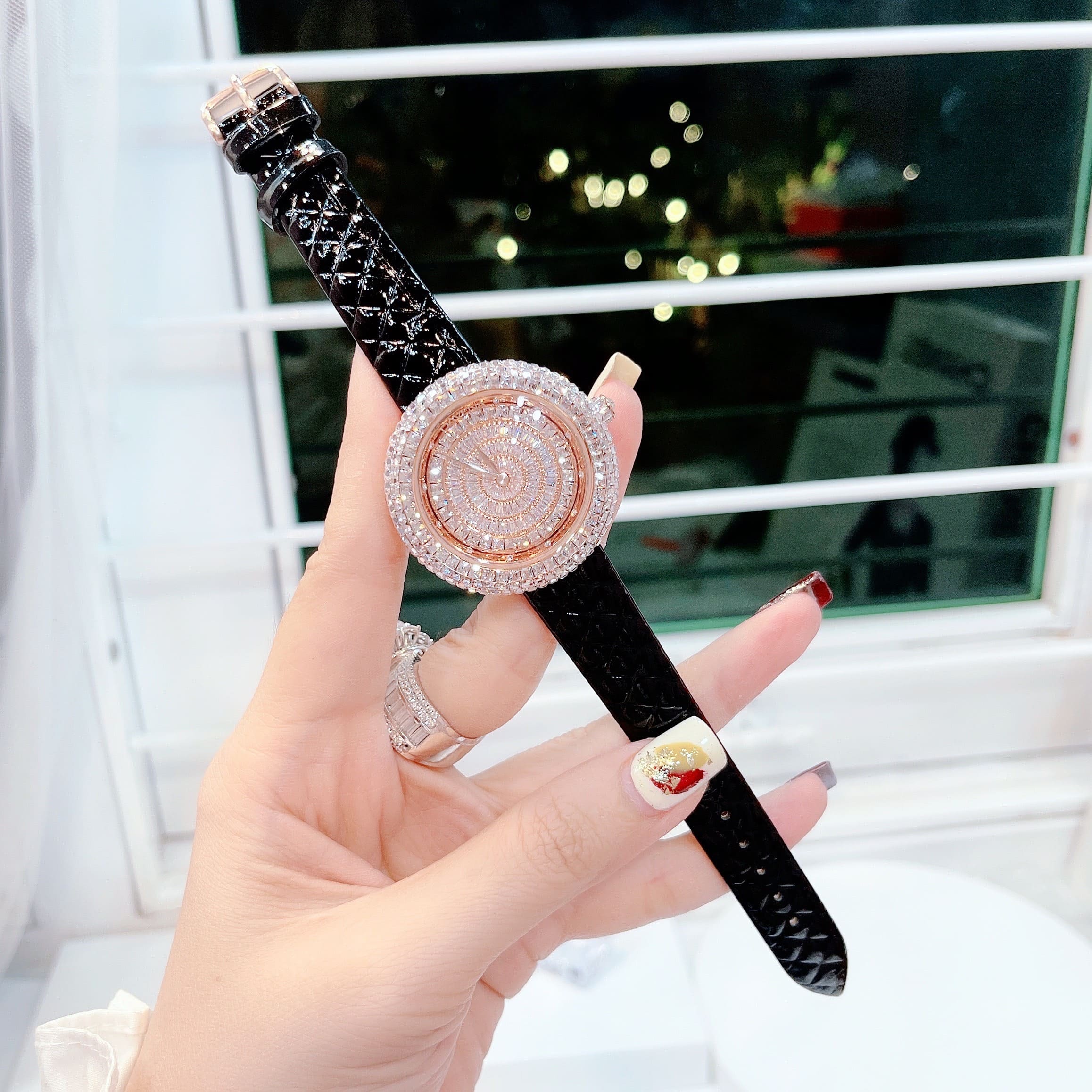 Đồng Hồ Davena Mặt Xoay |Nữ Giới |Full Đá Rose Gold |Dây Da Đen |Máy Pin (Quartz) |Size 39mm |donghogiatot.vn